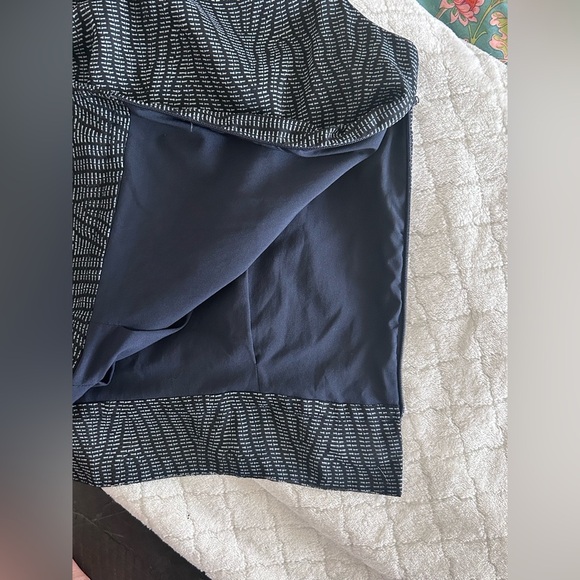 ⭐️ Derek Lam Collective Navy and White Layered Sleeveless Blouse Size 6 - Picture 9 of 13